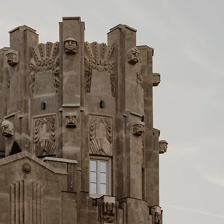 El Moderne Szálloda